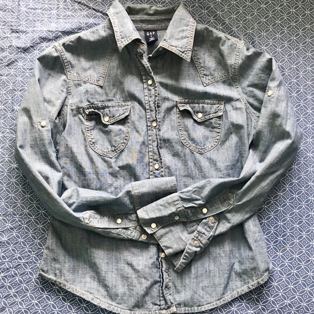 GAP chambray pearl snap shirt